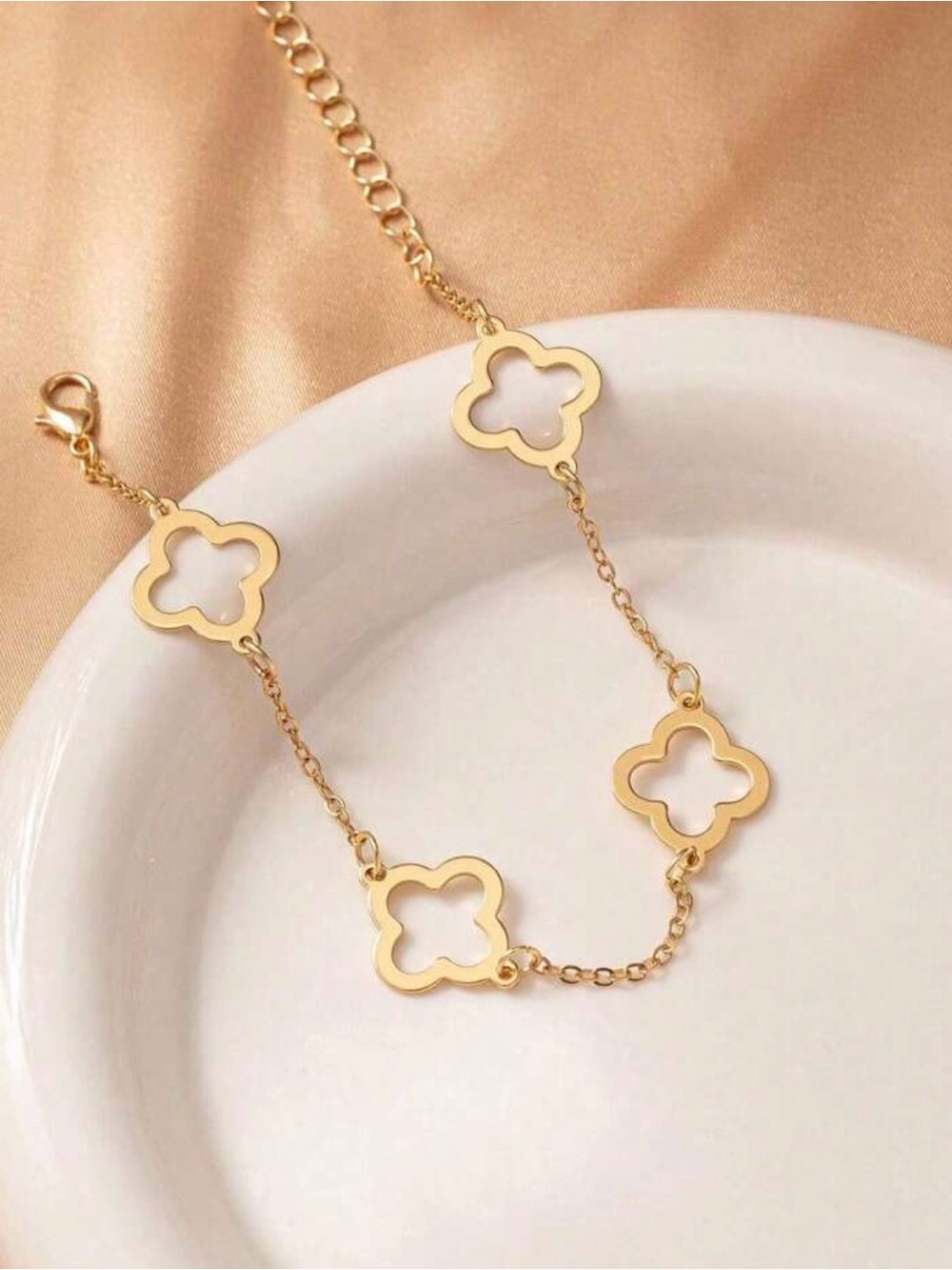 Elegant Gold Clover Bracelet - Picture 2 of 5